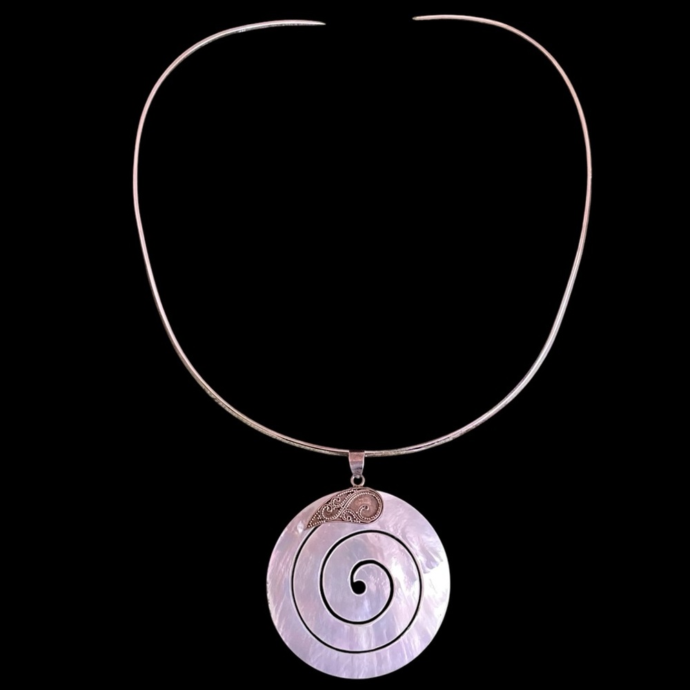 VINTAGE Sterling Silver Collar Mother of Pearl Round 925 Scrollwork Neck… - Picture 6 of 13